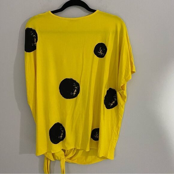Divas Planet Women’s Crew Neck Cap Sleeve Yellow Polka Dot Tie Side Tee - Picture 3 of 4